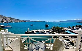 Sun N Blue Hotel
